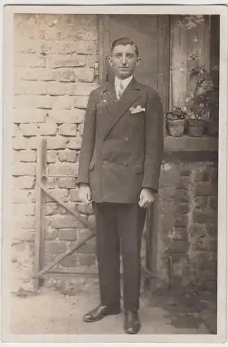 (F20621) Orig. Foto junger Mann Anton im Anzug im Freien 1930er