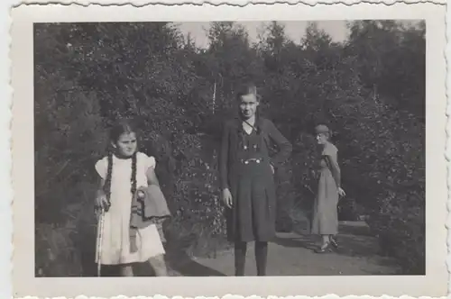 (F20589) Orig. Foto Frau und Mädchen im Freien 1930er