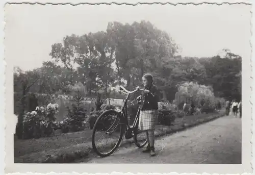 (F20585) Orig. Foto Mädchen mit Fahrrad, Radtour 1933