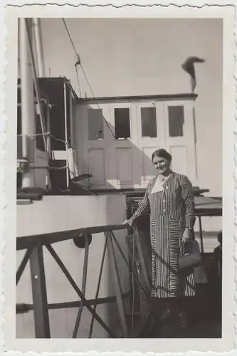 (F20577) Orig. Foto Frau auf einem Rheindampfer 1930er