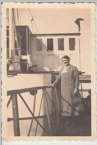 (F20571) Orig. Foto Frau auf einem Rheindampfer 1930er