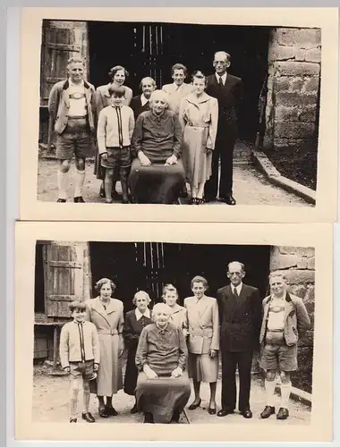 (F20544) 2x Orig. Foto Personen, Familie im Hof, am Hoftor 1950er