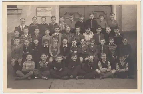 (F20529) Orig. Foto Schulklasse, Jungs vor Städt. Mutterberatungsstelle Nürnberg