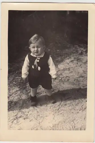 (F20508) Orig. Foto Kleinkind im Freien 1930er