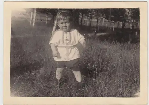 (F20506) Orig. Foto Kleinkind im Freien 1930er