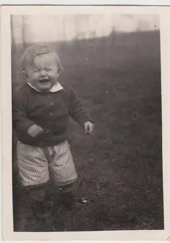 (F20496) Orig. Foto Kleinkind im Freien weint 1930er