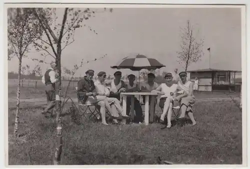 (F20458) Orig. Foto Lembruch, Personen an der Strandhalle 1931