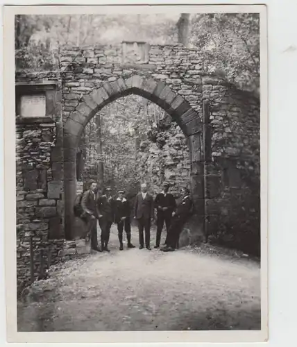 (F20414) Orig. Foto Burg Plesse, Personen unter dem Torbogen 1929