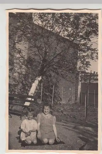 (F20284) Orig. Foto Kinder im Garten, Litzmannstadt 1942