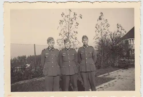 (F20211) Orig. Foto deutsche Soldaten, Gruppenbild im Freien 1940er