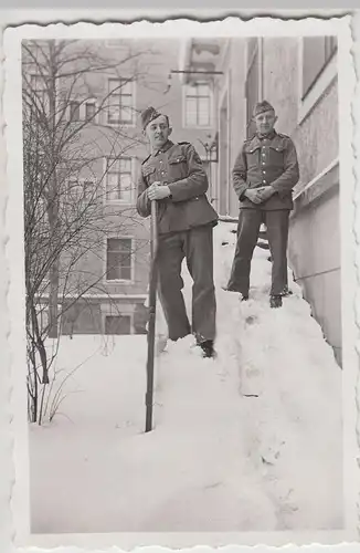 (F20209) Orig. Foto deutsche Soldaten auf eingeschneiter Treppe 1940er