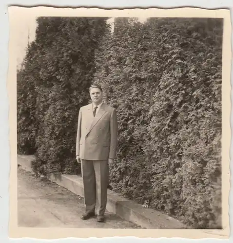 (F20152) Orig. Foto Herr im Freien, Spaziergang in Paderborn 1956