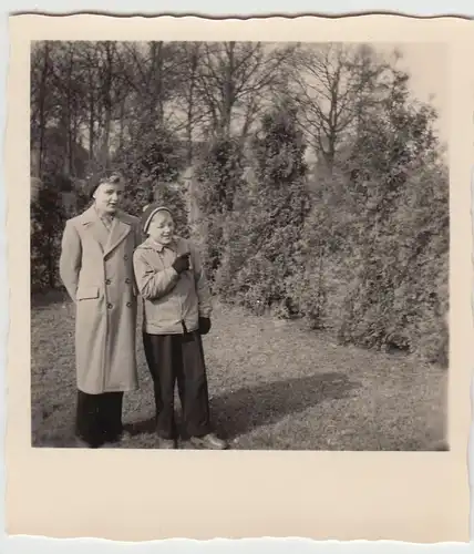 (F20144) Orig. Foto Jungs im Freien, Spaziergang in Paderborn 1955