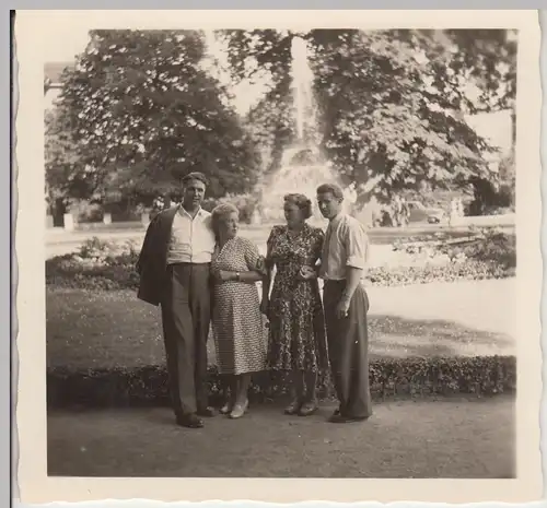 (F20121) Orig. Foto Bad Pyrmont, Personen vor Brunnen 1955