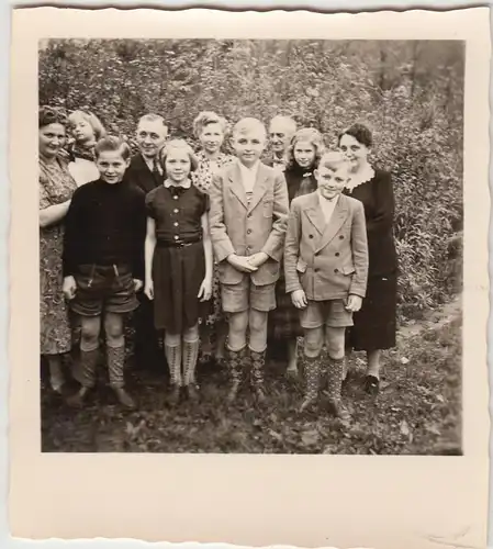 (F20116) Orig. Foto Personen, Gruppenbild im Freien 1955