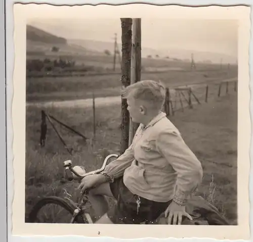 (F20064) Orig. Foto Junge a. Fahrrad zw. Einbeck und Billerbeck 1955