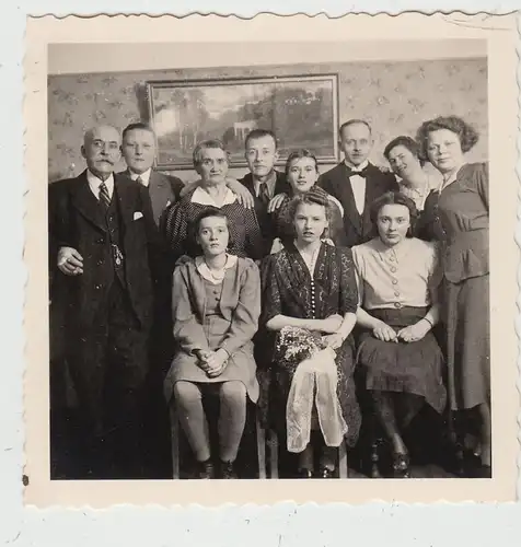 (F19927) Orig. Foto Personen in der Stube vor Wandbild 1930er