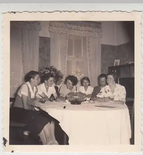 (F19901) Orig. Foto Personen am Tisch in der Stube 1930er