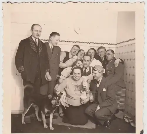 (F19889) Orig. Foto Personen, Gruppenbild in der Küche 1937