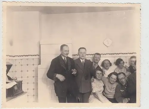(F19888) Orig. Foto Personen, Gruppenbild in der Küche 1937
