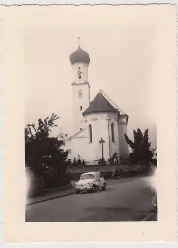 (F19871) Orig. Foto Fiat 600 vor Kirche zw. Kaub u. Moseltal 1968