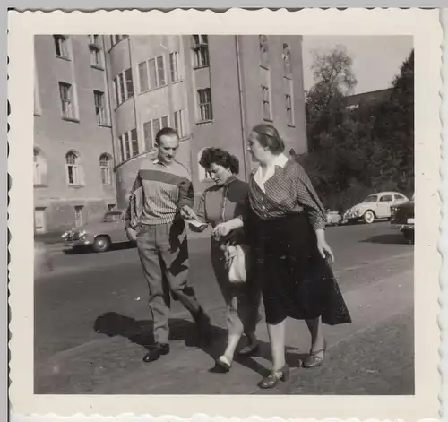 (F19849) Orig. Foto Berlin, Personen am Amtsgericht Brunnenplatz 1958