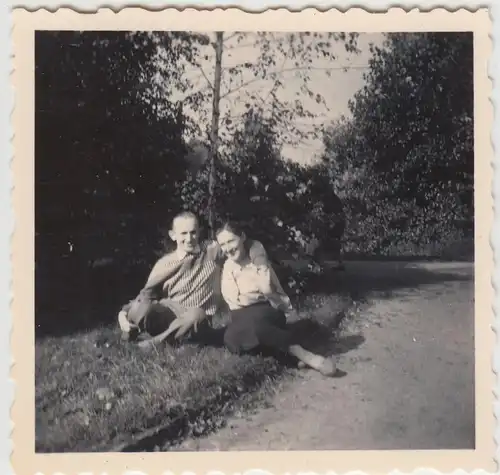 (F19845) Orig. Foto Berlin, junges Paar am Brunnenplatz 1958