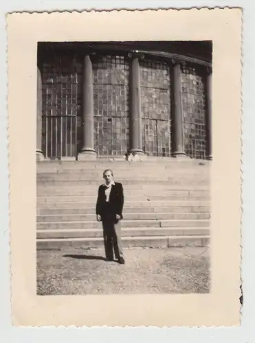 (F19834) Orig. Foto junger Mann in Brüssel 1950