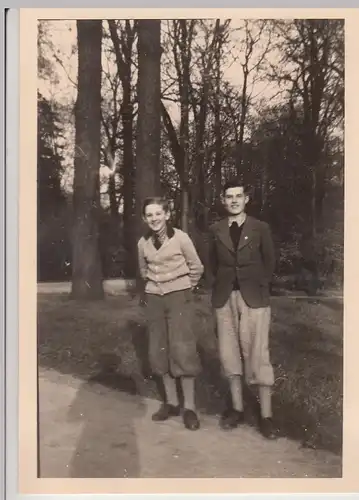 (F19818) Orig. Foto Jungs, junge Männer in einem Schlosspark 1940