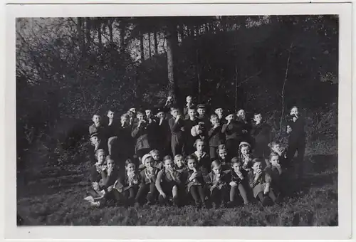 (F1979) Orig. Foto Kindergruppe, Schulklasse, Picknick i. Wald, vor 1945