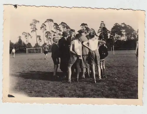 (F19775) Orig. Foto Berlin, Jungs auf dem Sportplatz Schönholz 1939