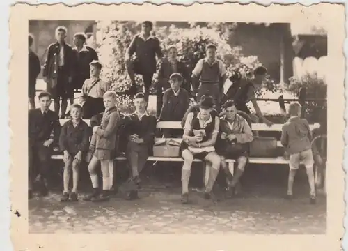 (F19774) Orig. Foto Jungs in Groß-Mölln, Großmöllen 1938, Warten a. Rückfahrt