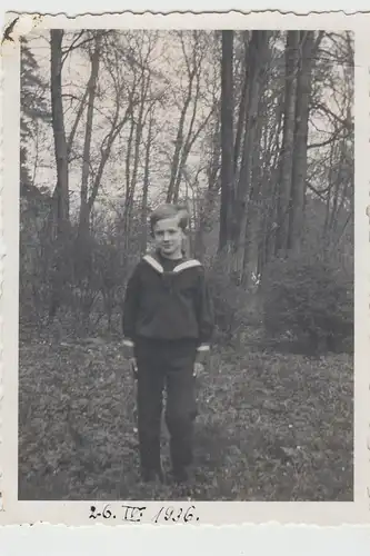 (F19762) Orig. Foto Junge im Wald, Matrosenkleidung 1936