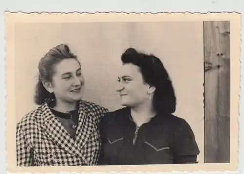 (F19756) Orig. Foto 2 junge Damen 1940