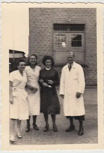 (F19753) Orig. Foto Firma >Backdie< Nürnberg, Mitarbeiter a.d. Gelände 1940