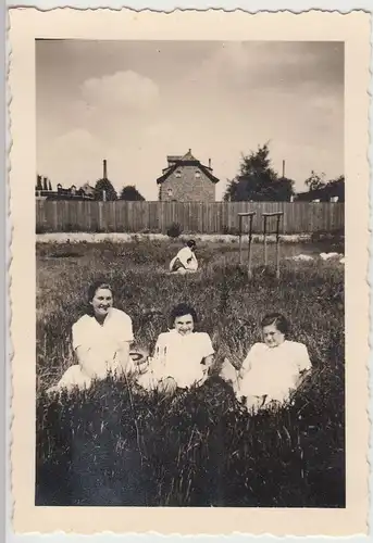 (F19752) Orig. Foto Firma >Backdie< Nürnberg, Mittagspause im Gelände 1940