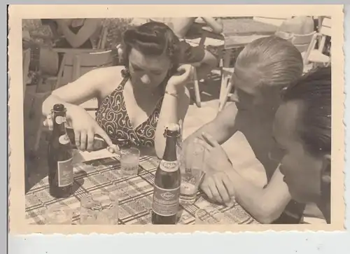 (F19730) Orig. Foto Schwabach, Personen im Parkbad, Café 1940
