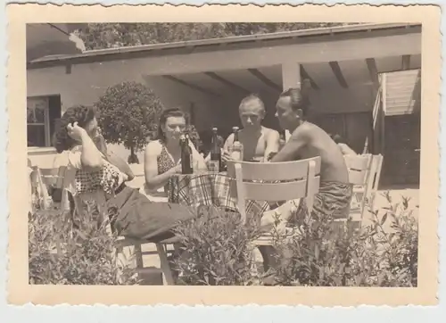 (F19729) Orig. Foto Schwabach, Personen im Parkbad, Café 1940
