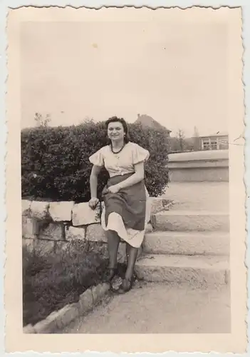 (F19712) Orig. Foto Hersbruck, Frau im Park beim Strudelbad 1940