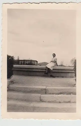 (F19710) Orig. Foto Hersbruck, Frau im Park beim Strudelbad 1940