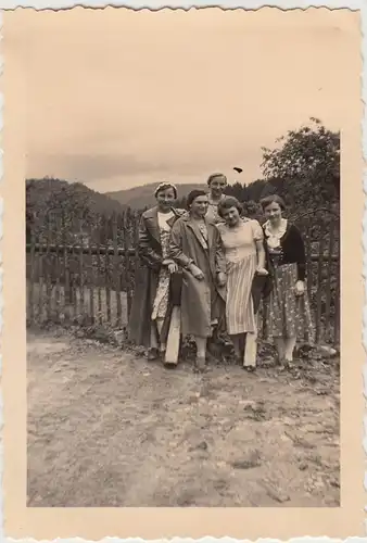 (F19681) Orig. Foto Wanderung nach Egloffstein 1938, Gruppe am Zaun