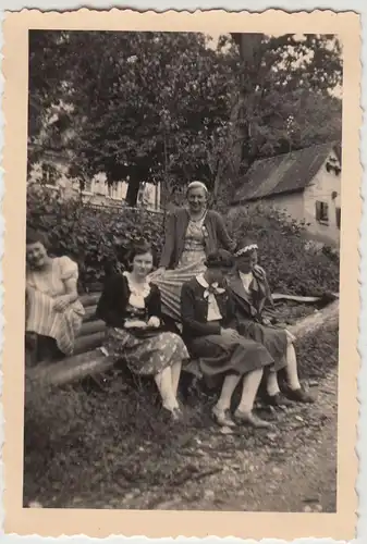 (F19680) Orig. Foto Wanderung nach Egloffstein 1938, Rast am Straßenrand