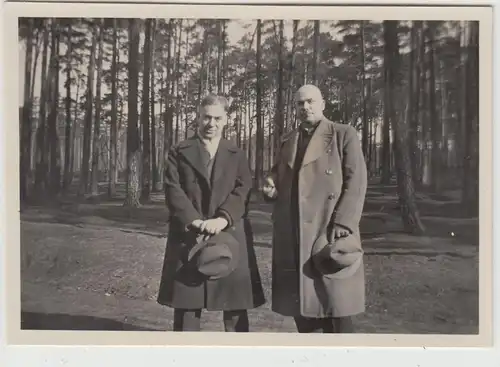 (F19634) Orig. Foto Männer im Wald, Spaziergang 1935