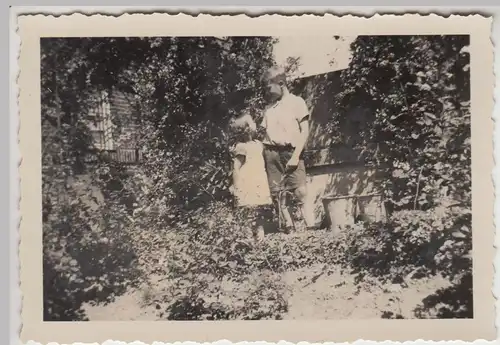 (F19632) Orig. Foto Kinder (Geschwister) im Garten 1934