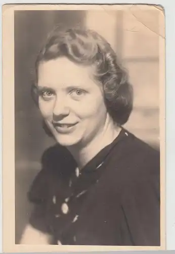(F19617) Orig. Foto Porträt einer Frau Gardi, 1944