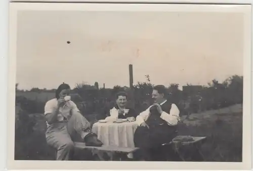 (F19616) Orig. Foto Personen im Garten i. Berlin-Kaulsdorf, Kaffeetisch 1933