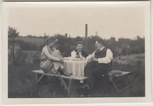 (F19614) Orig. Foto Personen im Garten i. Berlin-Kaulsdorf, Kaffeetisch 1933