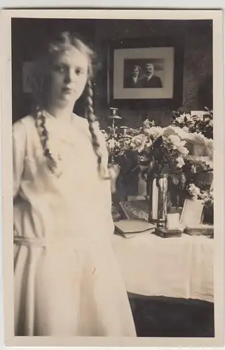 (F19611) Orig. Foto Kommunion, Mädchen am Geschenketisch 1931