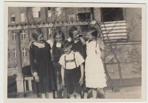 (F19609) Orig. Foto Kinder im Freien in Berlin >auf der Passage< 1933