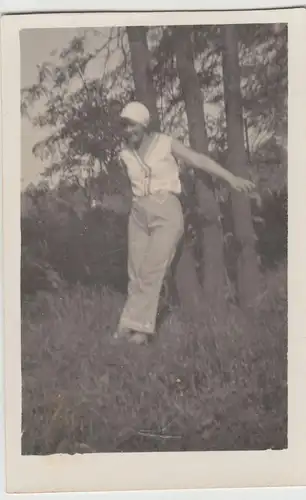 (F19574) Orig. Foto junge Frau Irene am Baum 1930